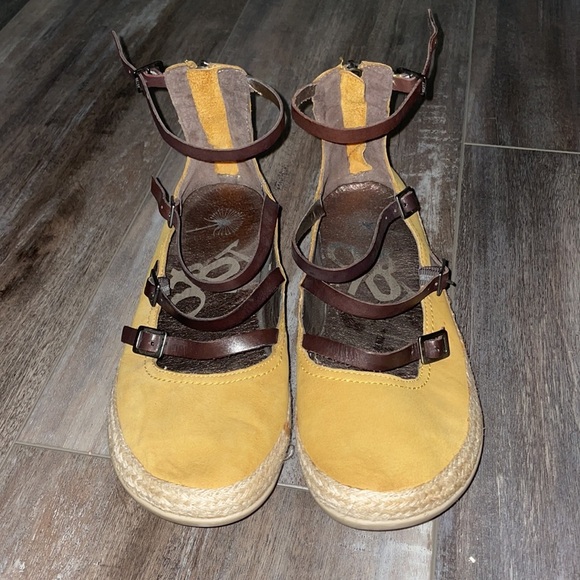 OTBT Suede Leather Buckle Espadrille - Picture 3 of 9